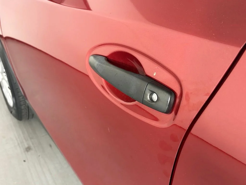 Used 2016 Red Nissan S image 12