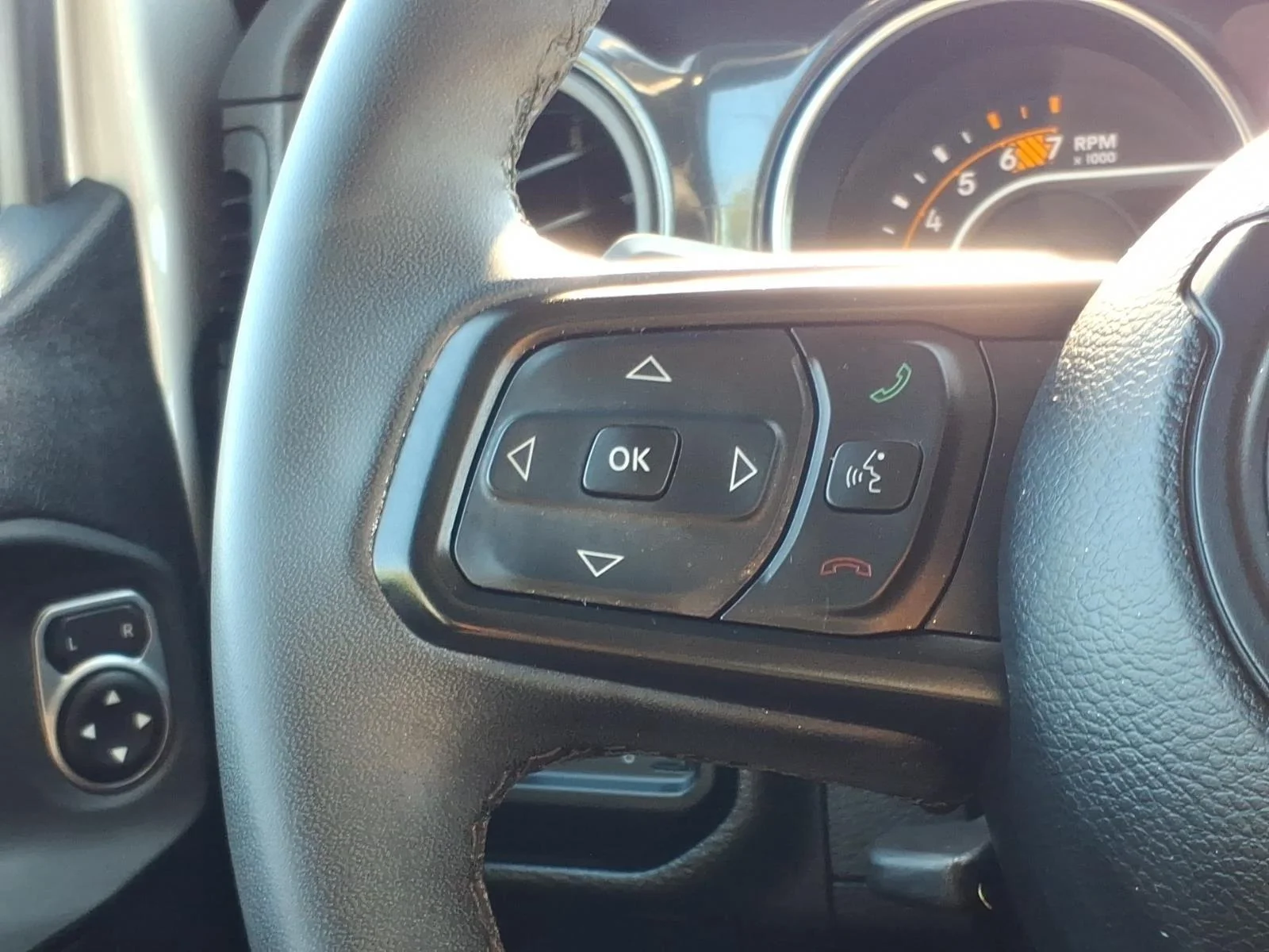Used 2023 Silver Zynith Clearcoat Jeep Sport Altitude image 26