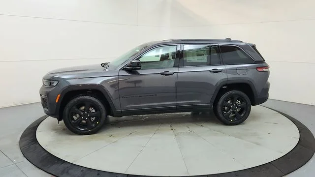 New 2026 Baltic Gray Metallic Clear-Coat Exterior Paint Jeep Limited image 5