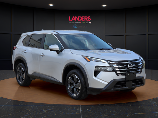 Used 2025 Silver Nissan SV image 5