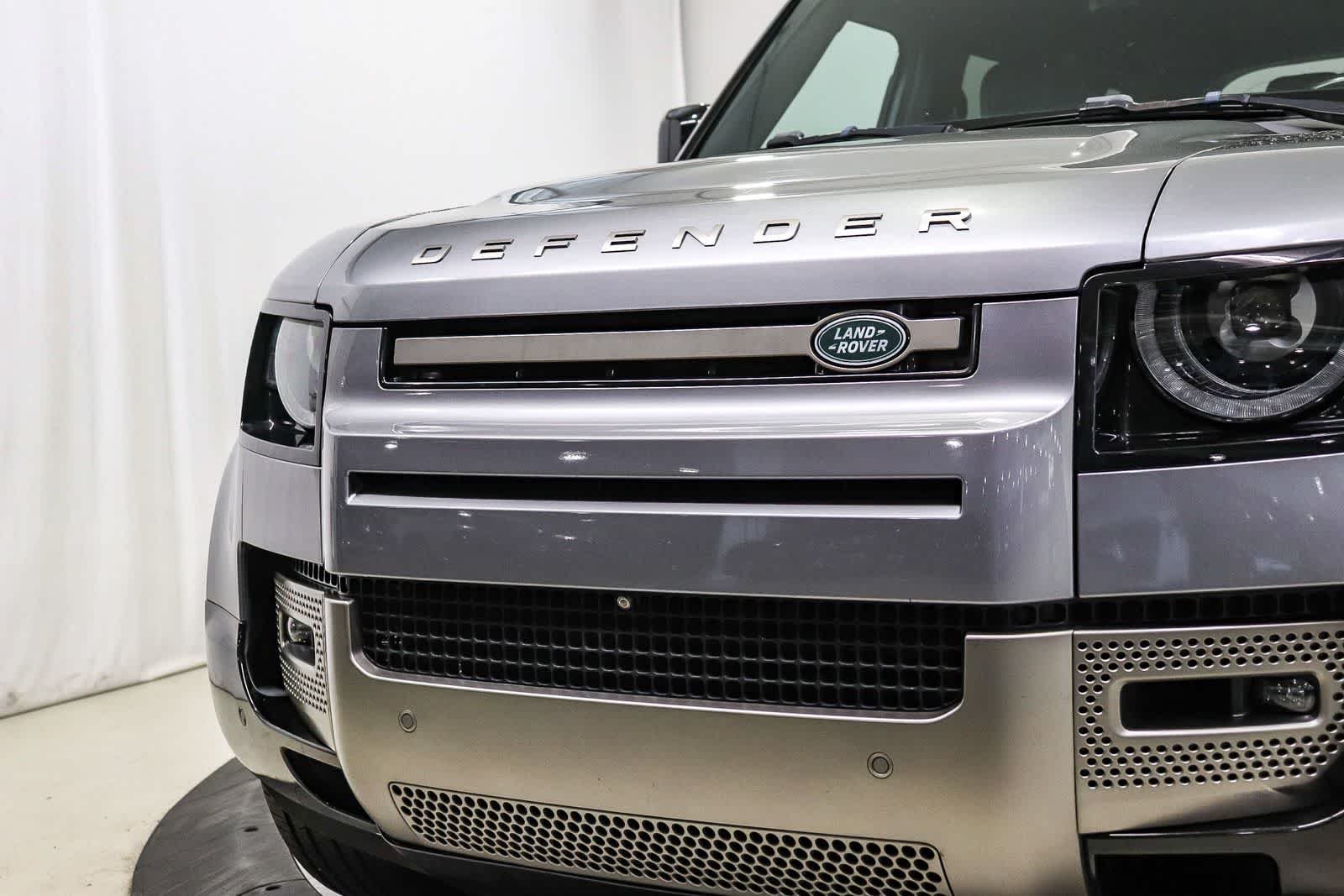 Used 2021 Black Land Rover X-Dynamic HSE image 8