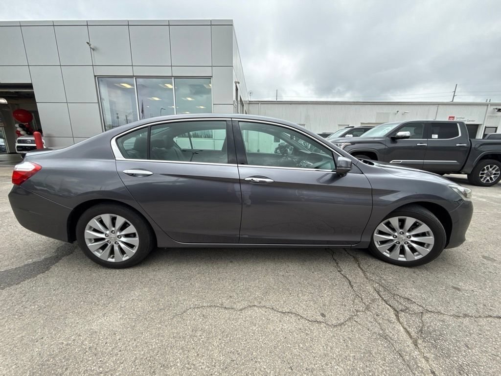 Used 2015  Honda EX-L image 2