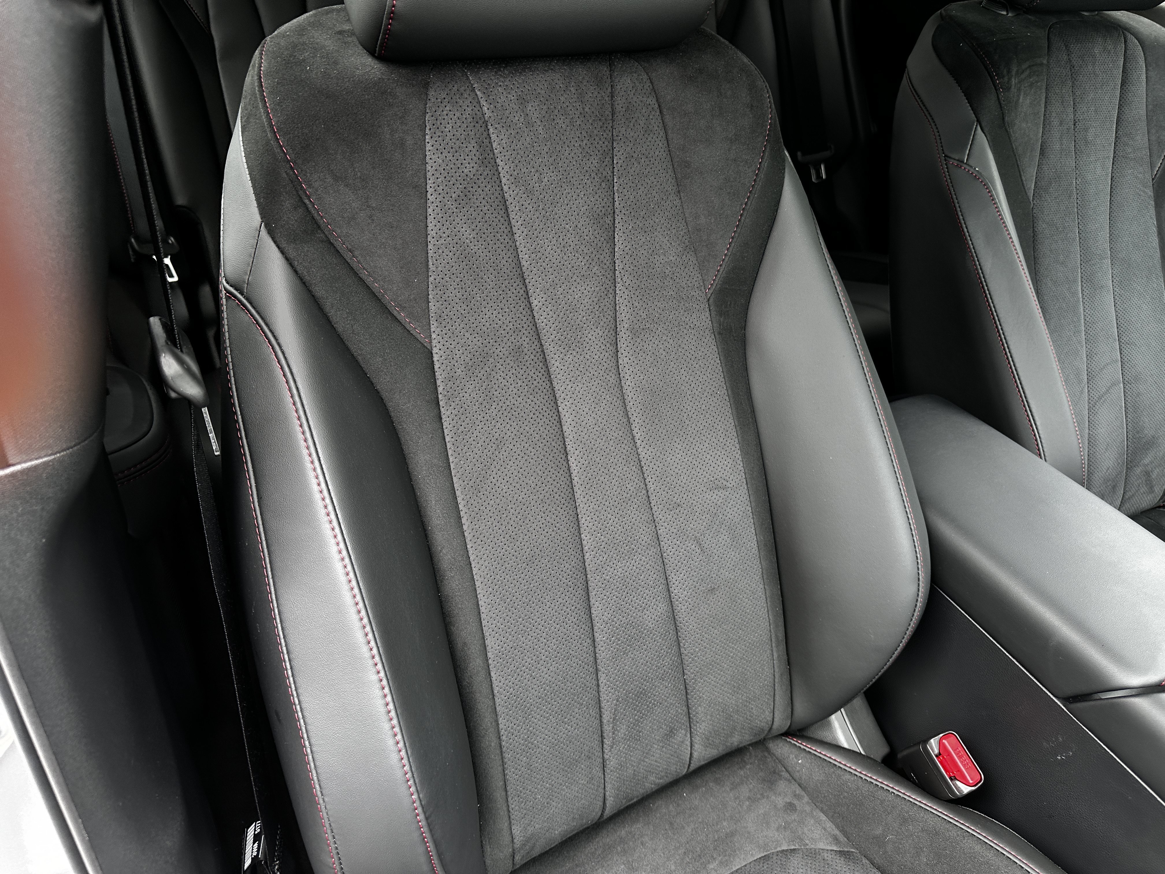 Used 2025 Solar Silver Metallic Acura FWD A-SPEC image 50