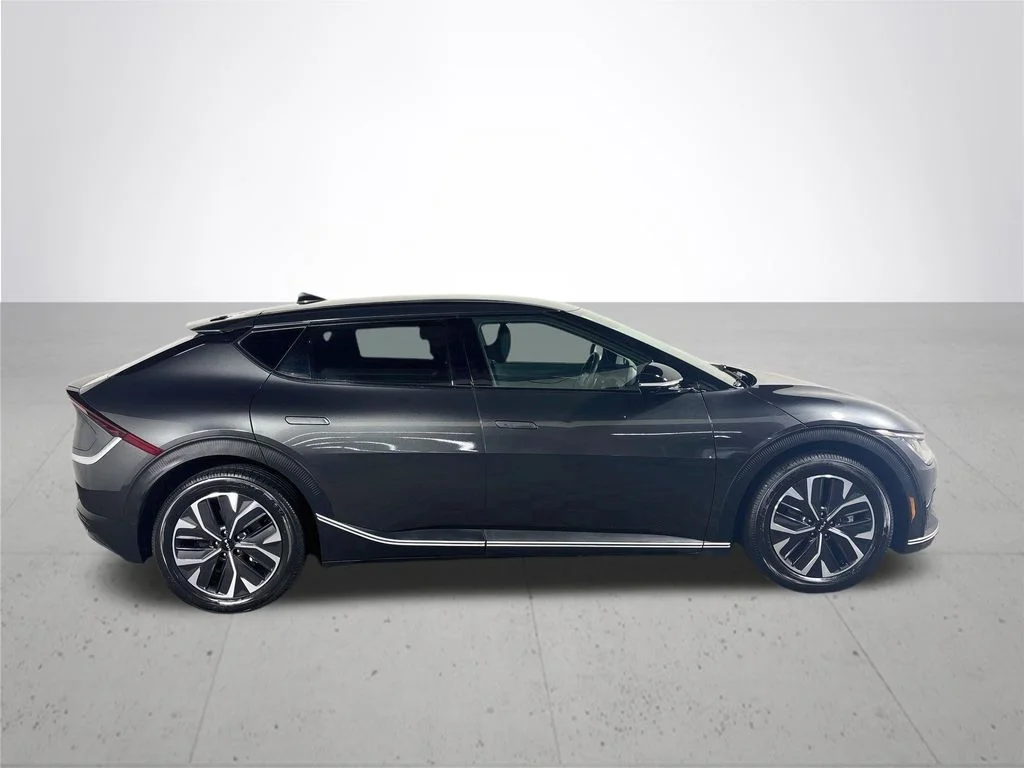 Used 2024 Gray Kia Light image 5