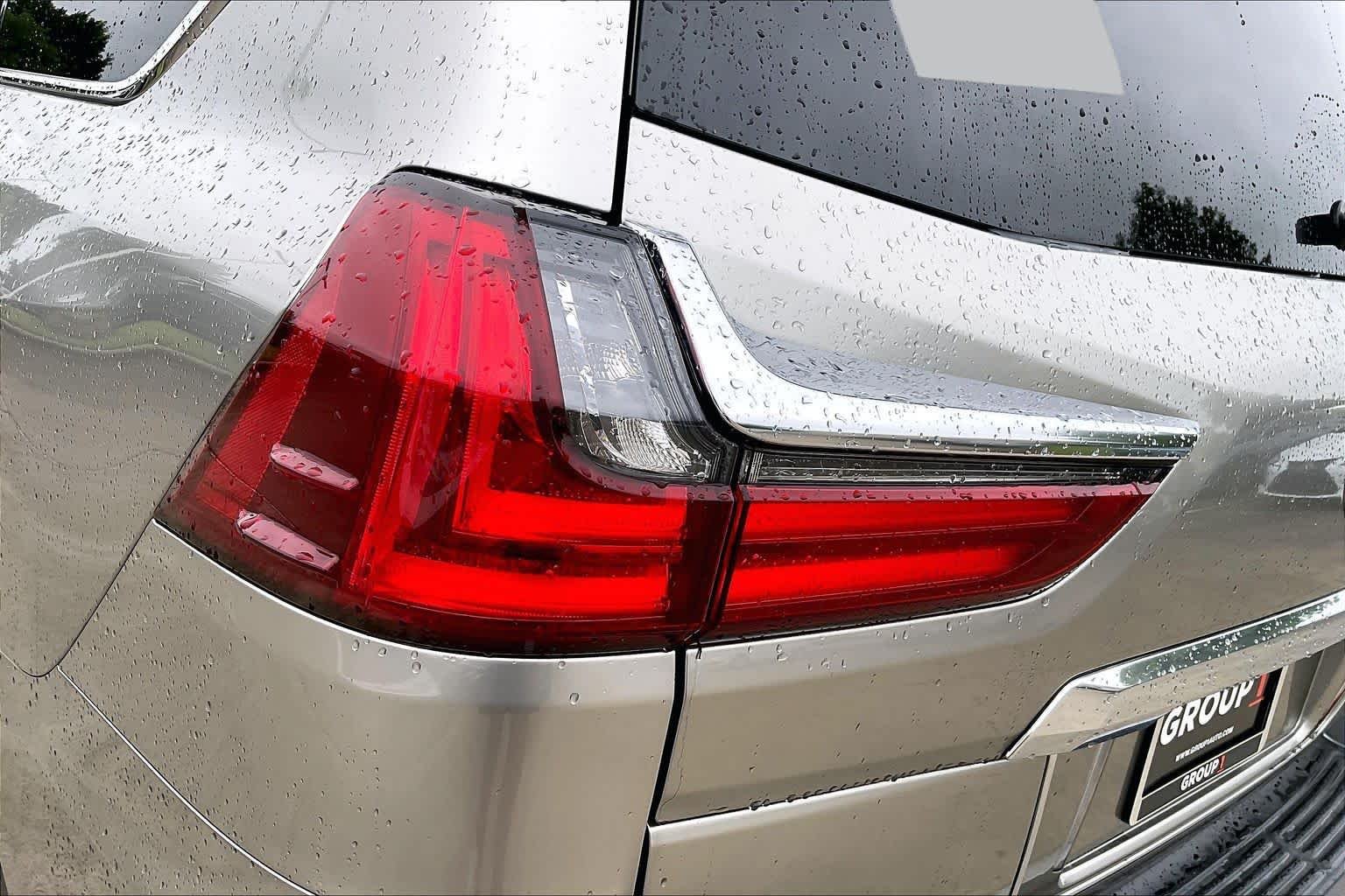 Used 2019 Atomic Silver Lexus  image 26