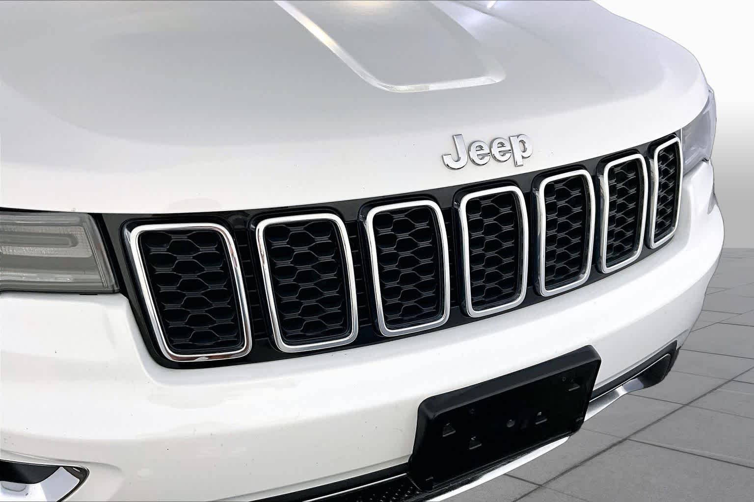 Used 2019 Bright White Clear Coat Jeep Limited image 32
