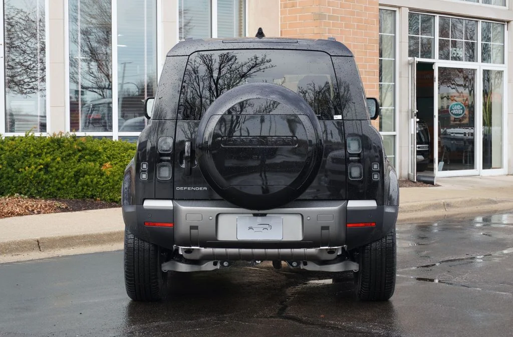 New 2026 Santorini Black Land Rover S image 5
