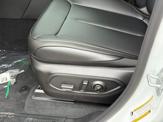 New 2026 Bright White Clear-Coat Exterior Paint Jeep  image 13