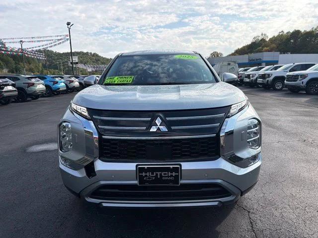 Used 2025 Silver Mitsubishi SE image 7