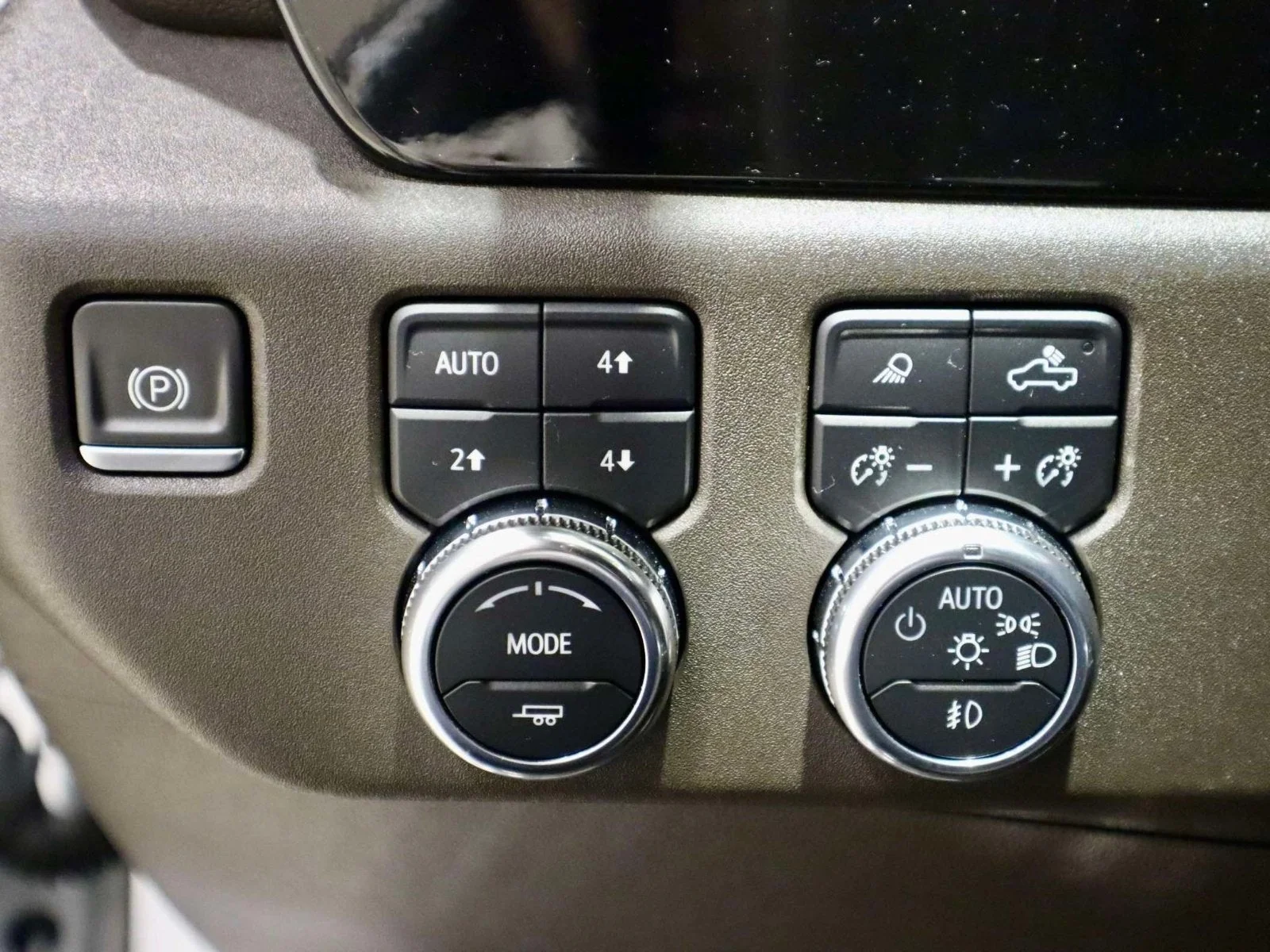 Used 2022 White Frost Tricoat GMC SLT image 26