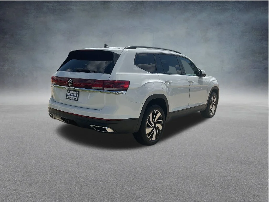 Used 2025 White Volkswagen 2.0T SE w/Technology image 7
