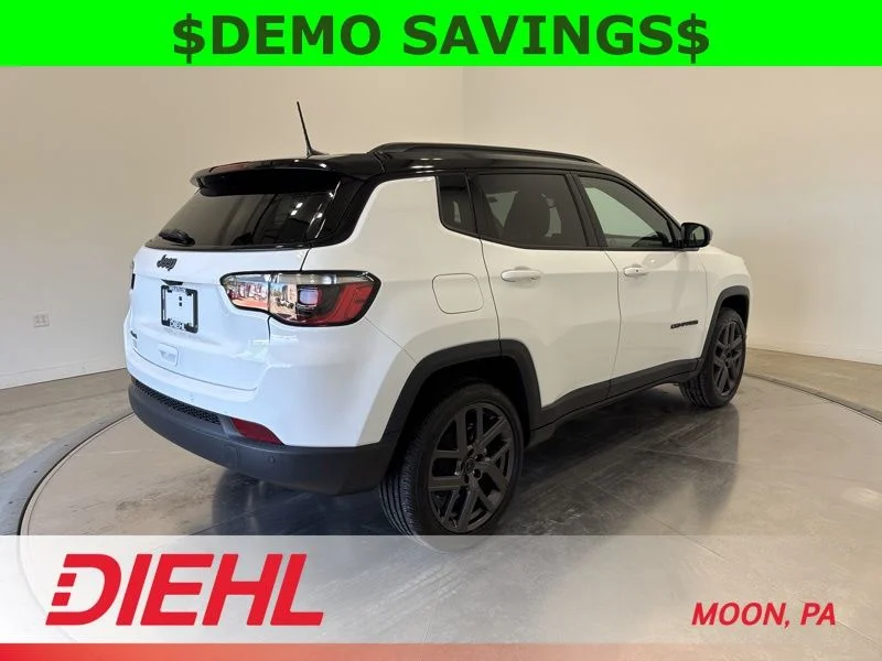 New 2026 Bright White Clear-Coat Exterior Paint Jeep Limited image 7