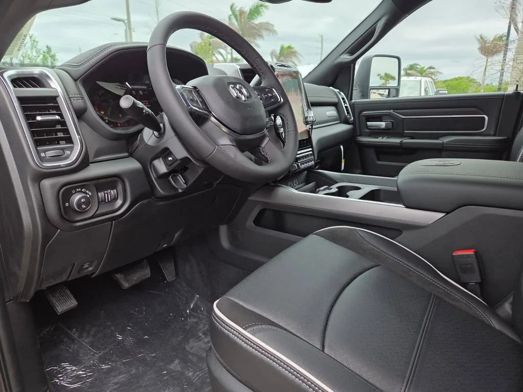 New 2026 Granite Crystal Metallic Clear-Coat Exterior Paint RAM Laramie image 27