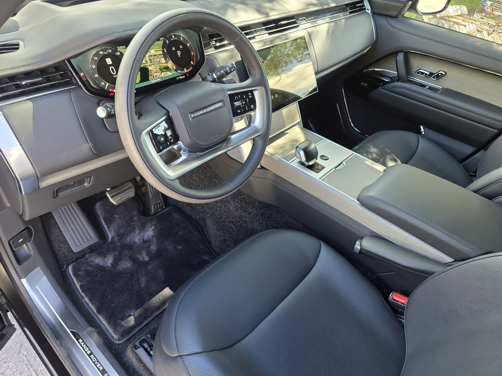 New 2026 Obsidian Black Satin LAND ROVER SV Signature Suite image 10