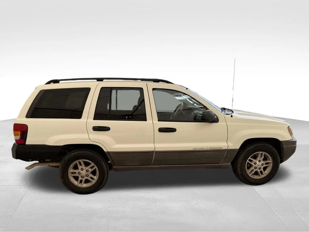 Used 2004 Stone White Jeep Laredo image 7
