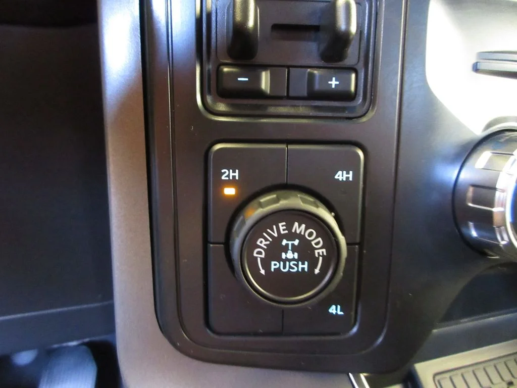 New 2026 Agate Black Metallic Ford XLT image 21