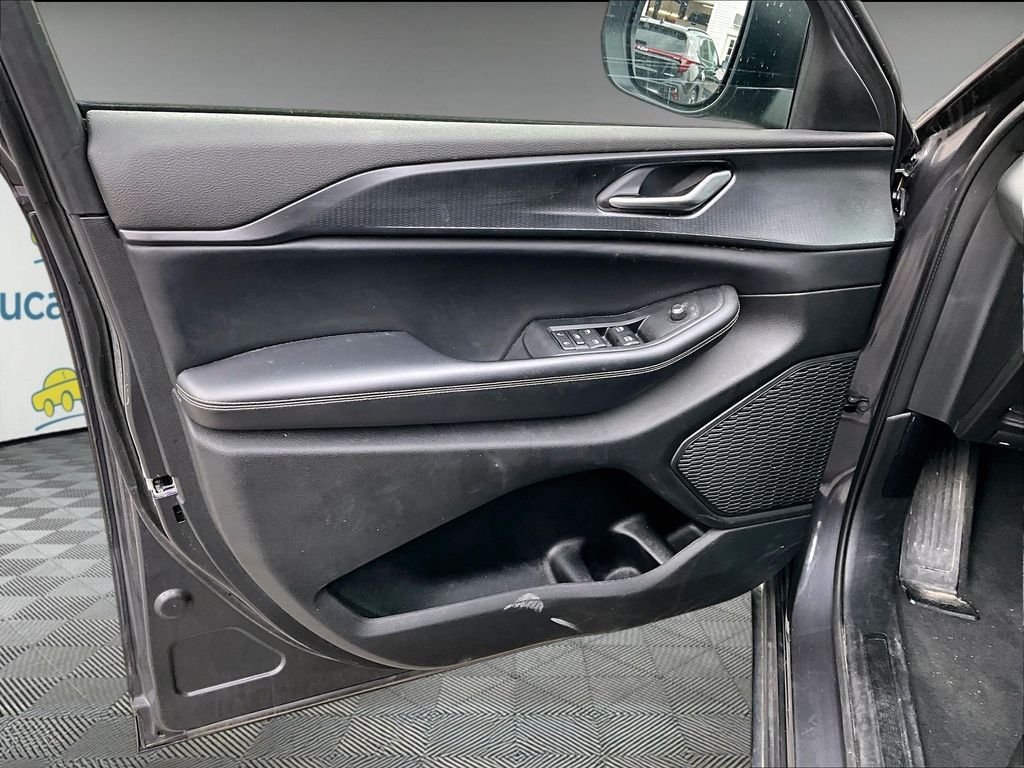 Used 2023 Baltic Gray Metallic Clearcoat Jeep Laredo image 9
