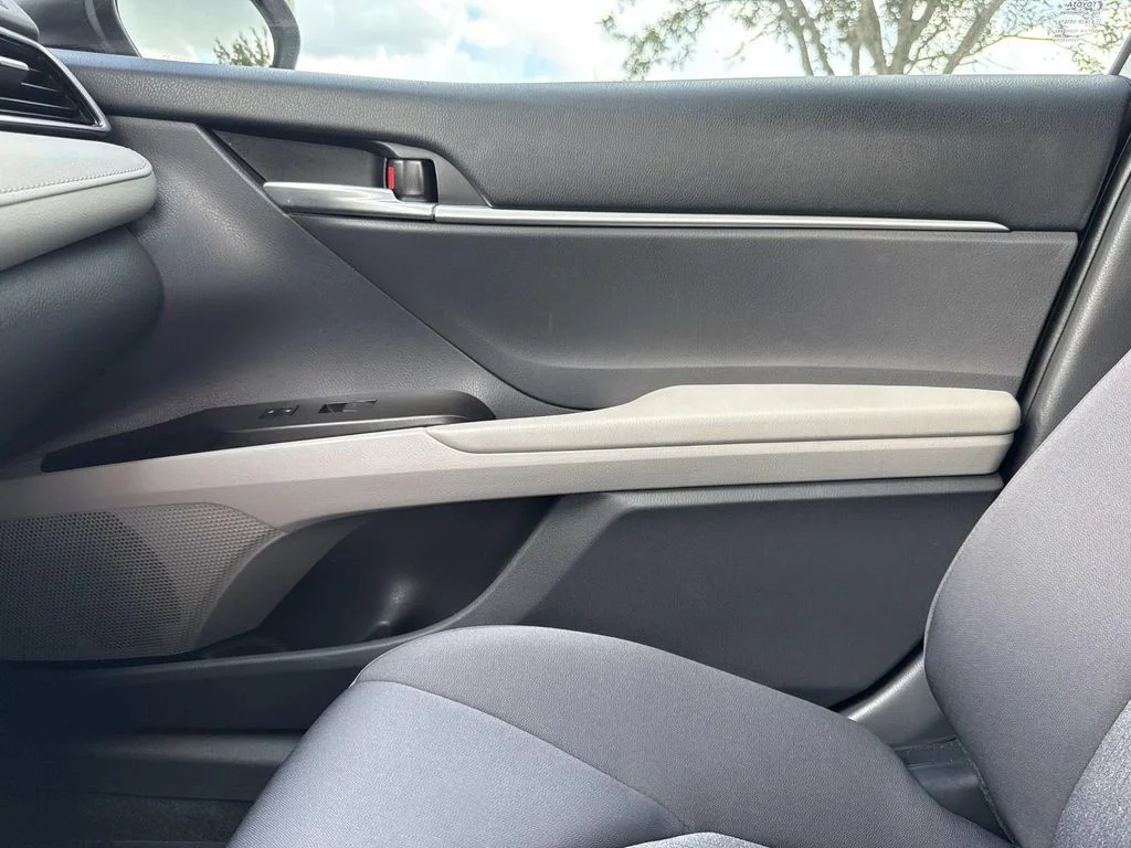 Used 2023 Silver Toyota LE image 27