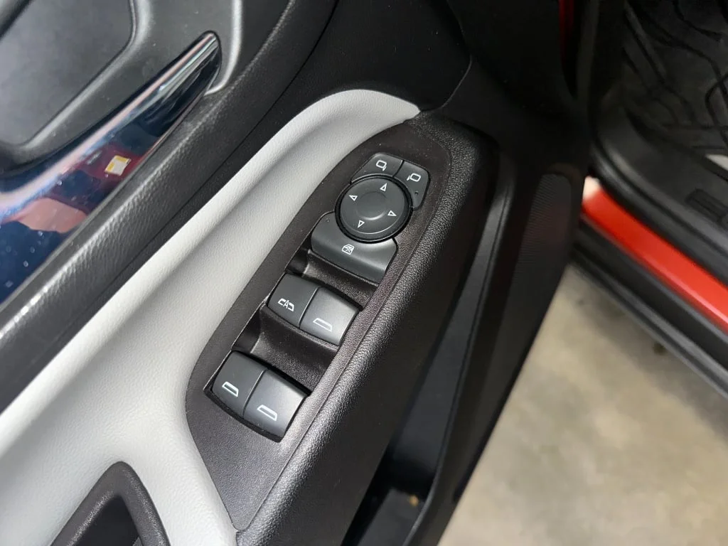 2020 Chevrolet Equinox LS - Photo 7