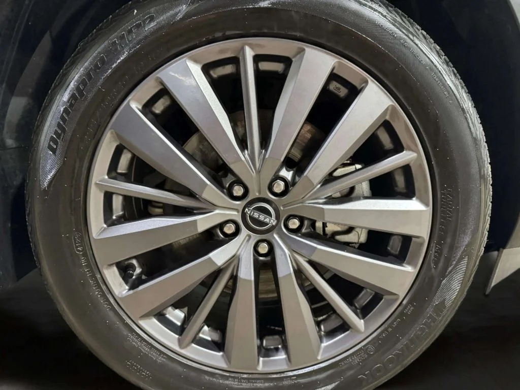 Certified Used 2024 Pearl White Tricoat/Super Black Nissan SL image 34