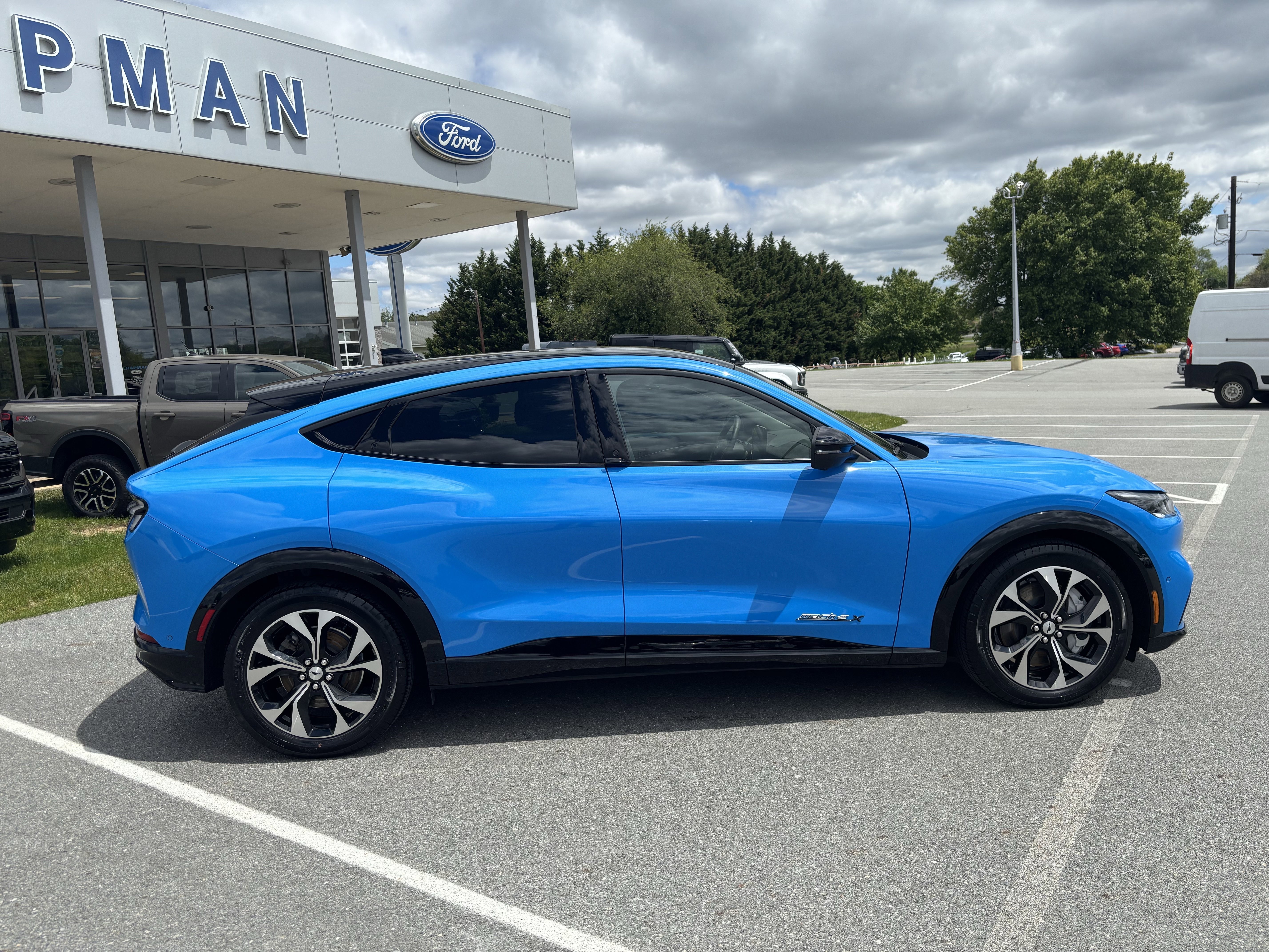 Used 2023 Blue Ford Premium image 8