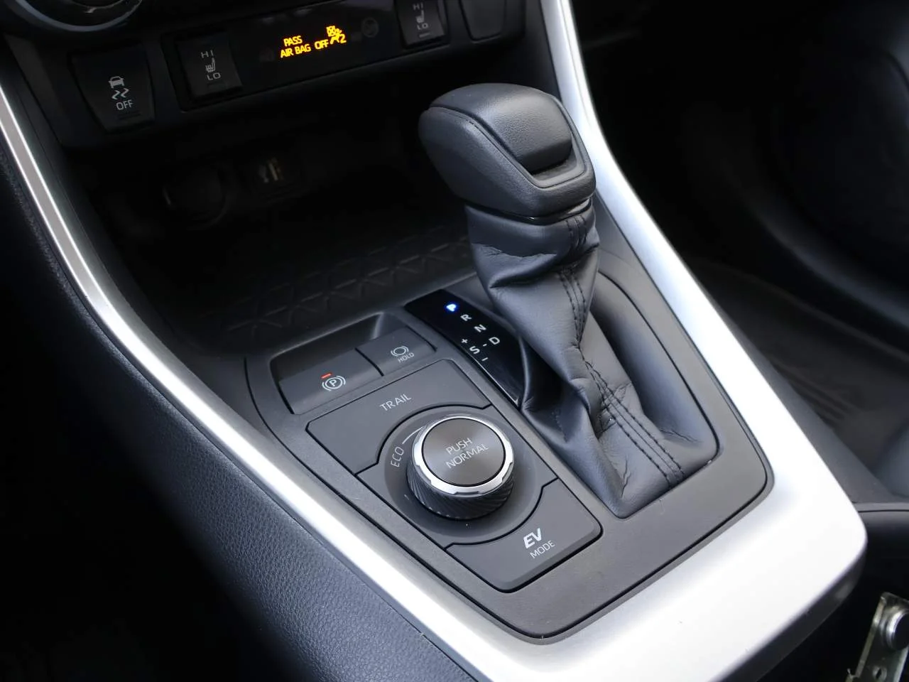 Used 2025 Silver Sky Metallic Toyota XLE image 16