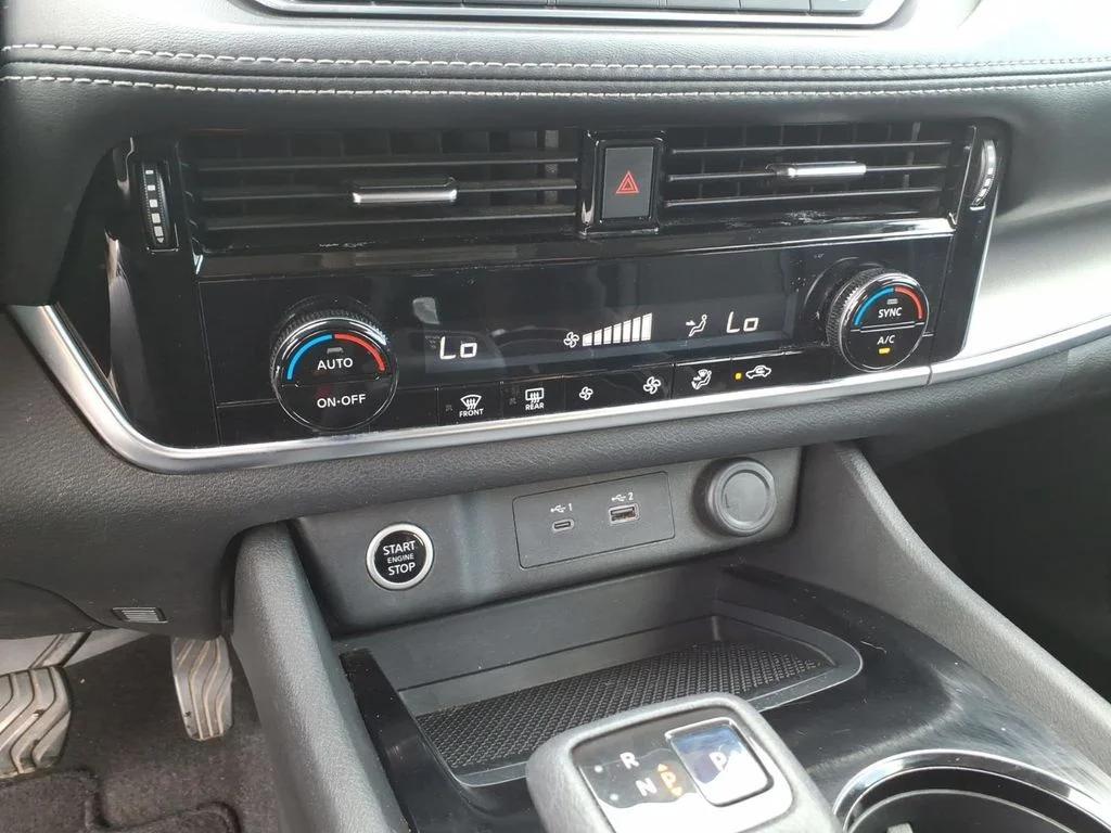 Used 2021 Black Nissan SV image 26