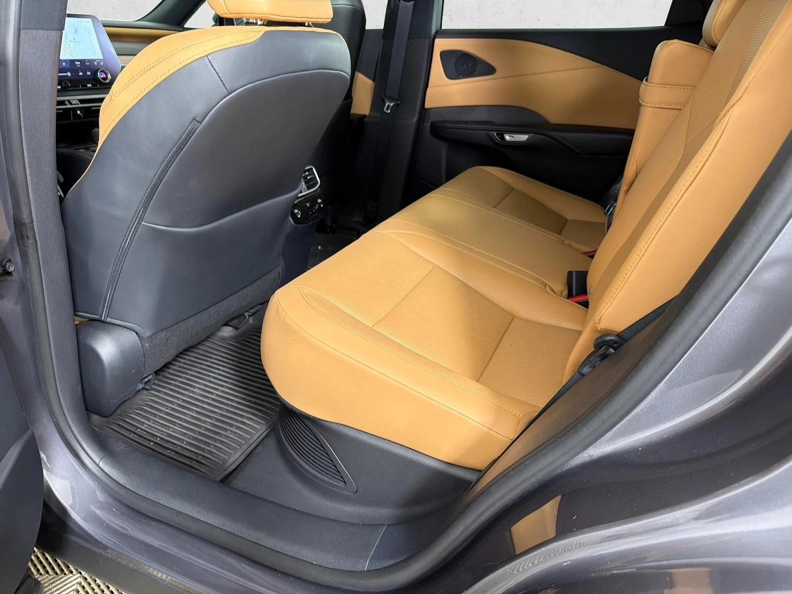 Used 2023 White Lexus RX 350h image 23