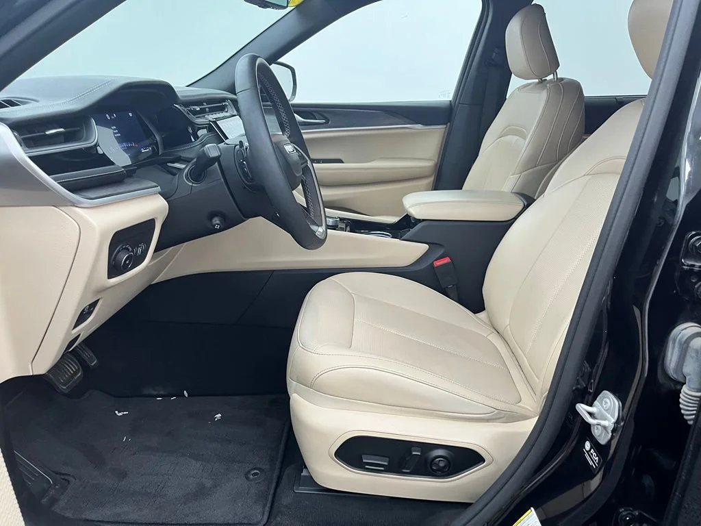 Used 2023 Black Jeep Limited image 18
