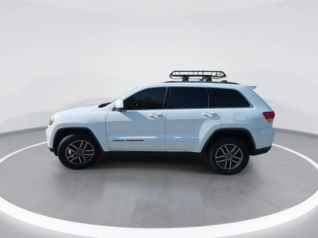Used 2019 White Jeep Laredo E image 5