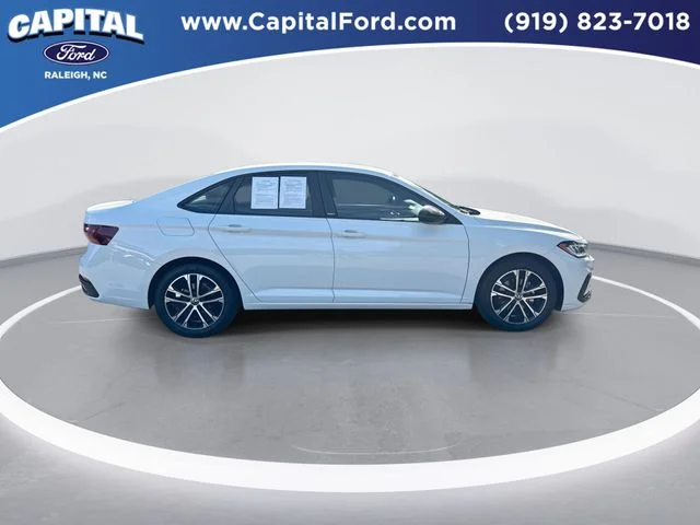 Used 2025 White Volkswagen 1.5T Sport image 9