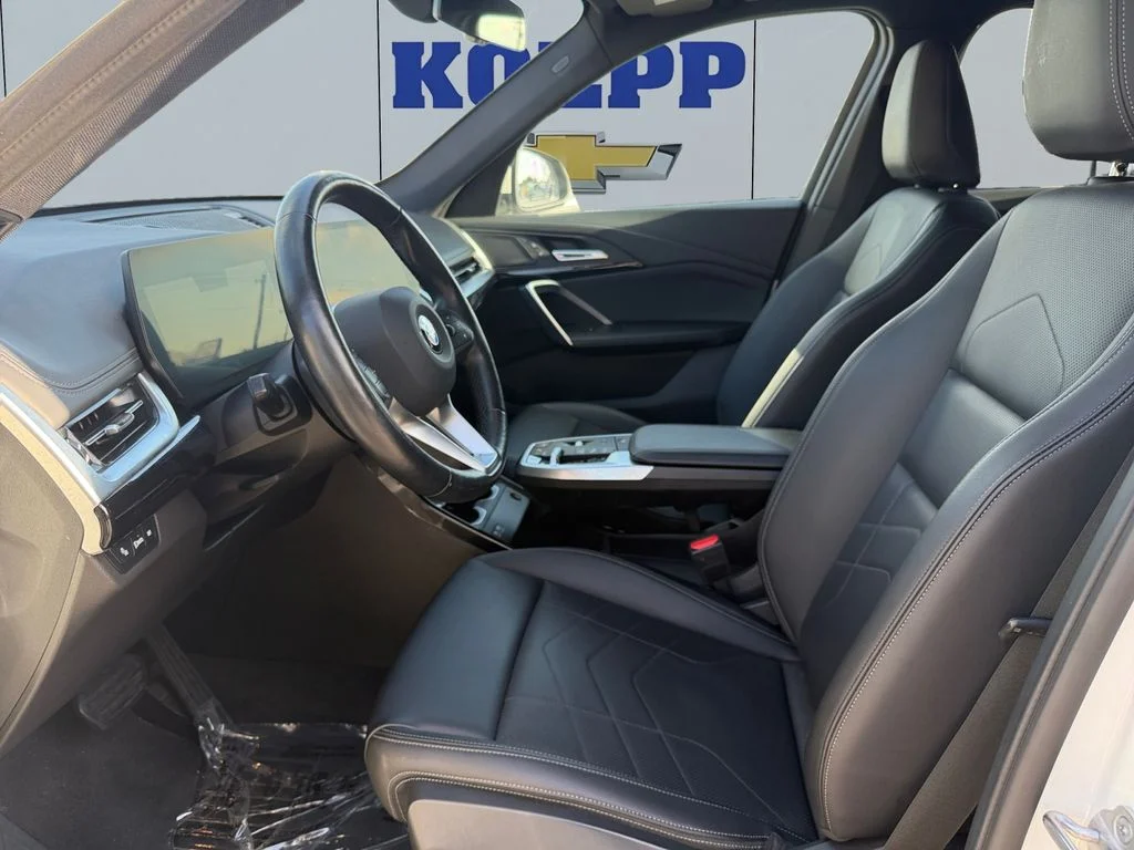 Used 2025 White BMW xDrive28i image 10