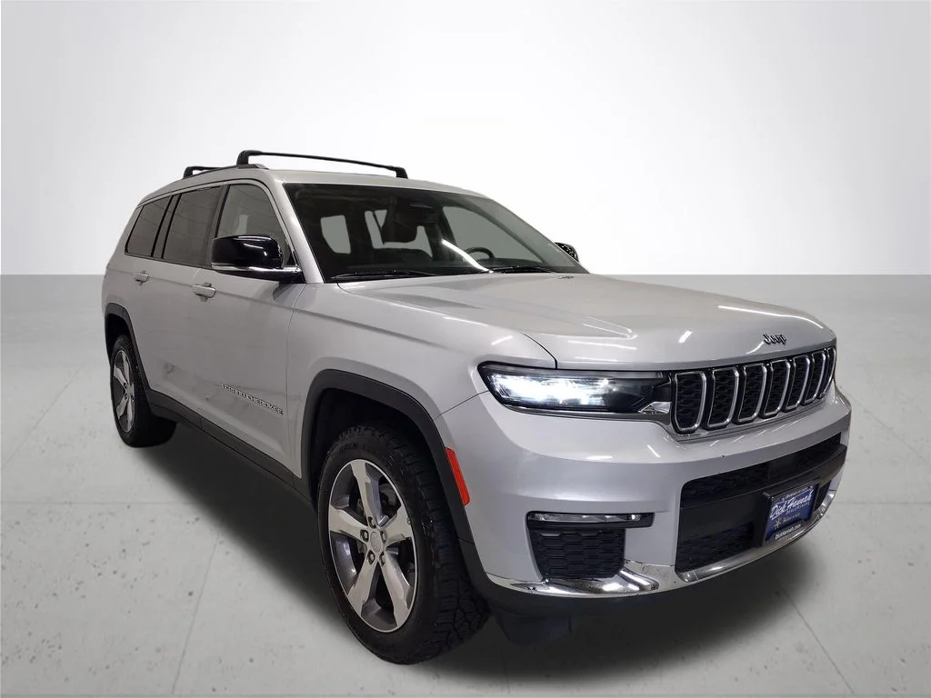 Used 2021 Silver Jeep Limited image 3