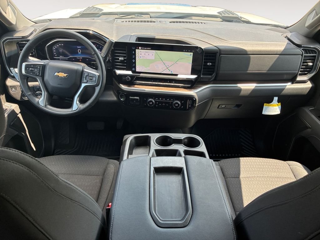 Used 2025 White Chevrolet LT image 10