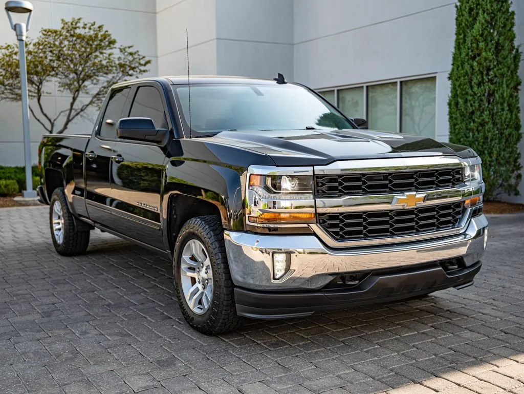 Used 2017 Black Chevrolet LT image 3