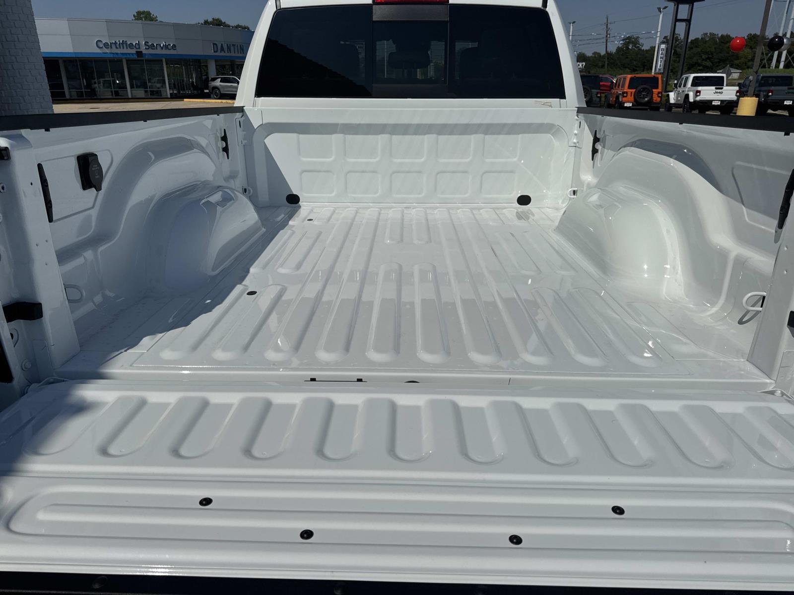 New 2026 Bright White Clear-Coat Exterior Paint RAM Tradesman image 6