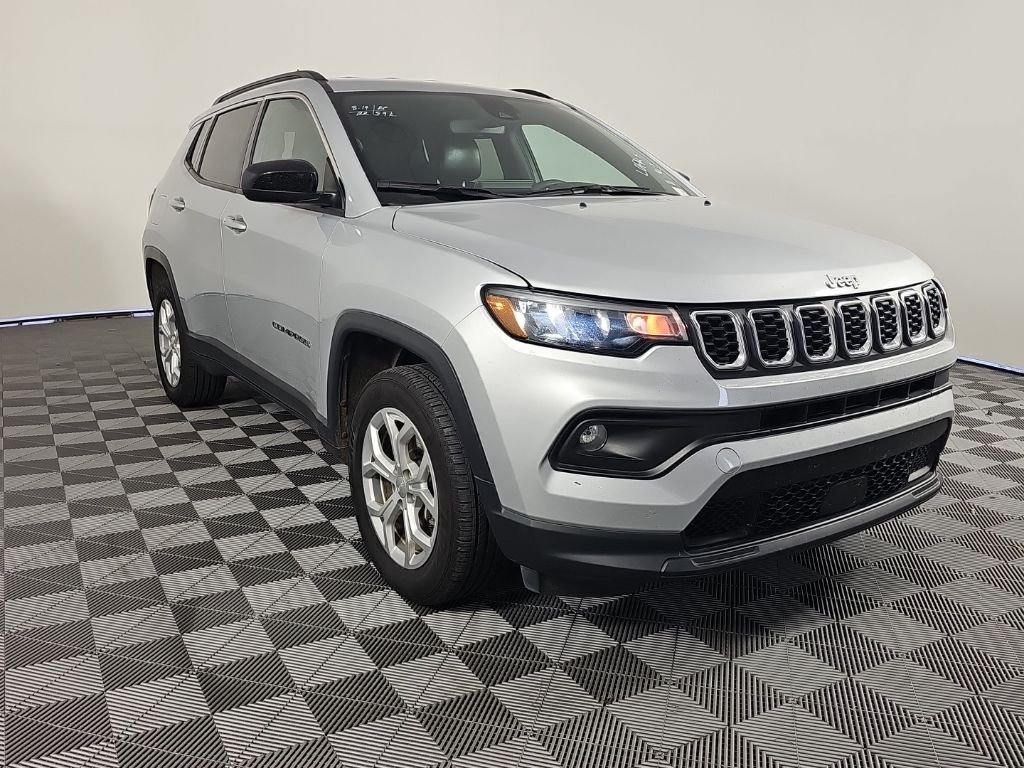 Used 2024 Silver Jeep Latitude image 4