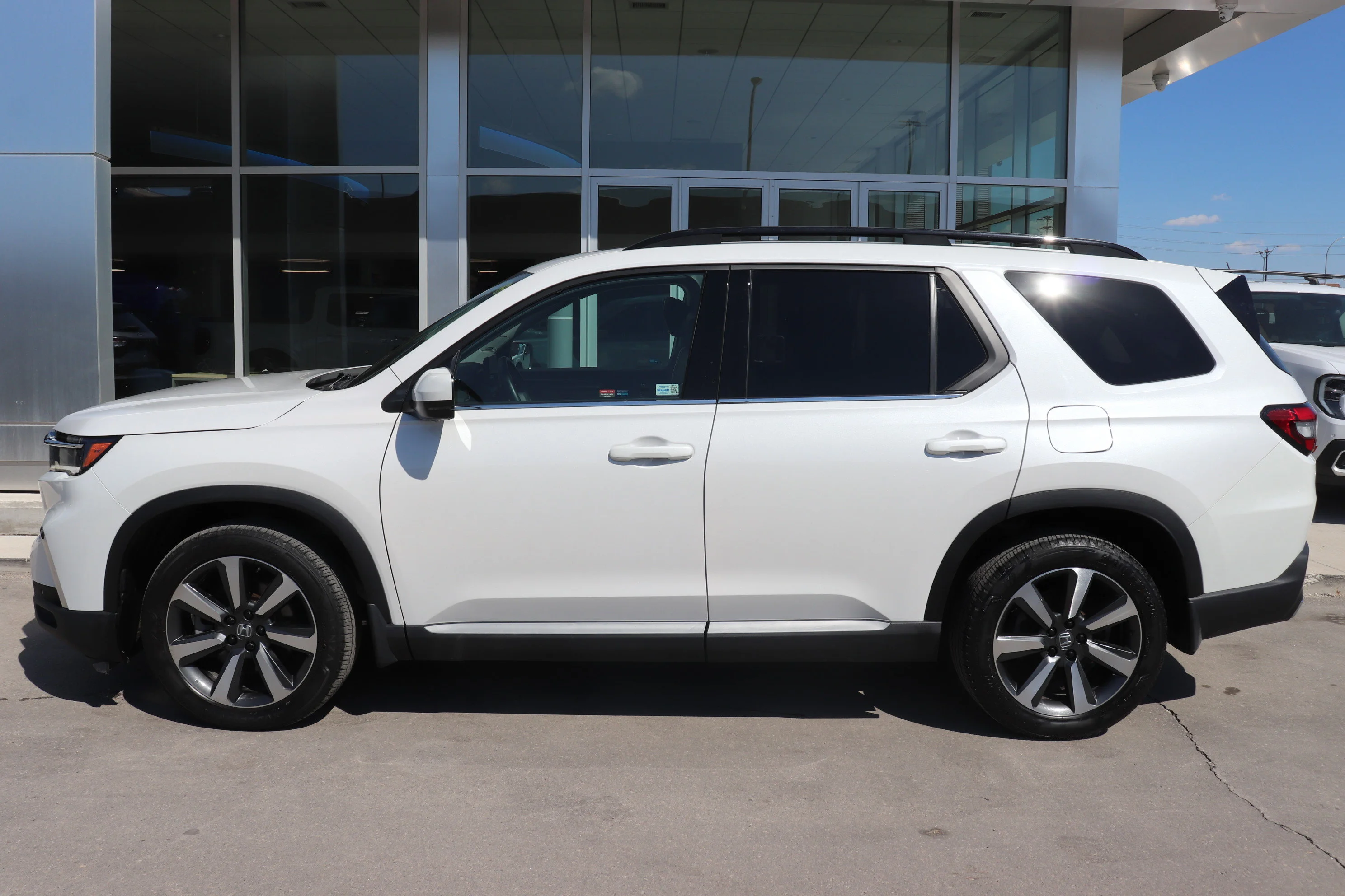 Used 2024 White Honda Touring image 3