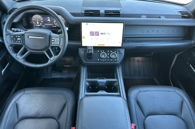 Used 2026 White Land Rover X-Dynamic SE image 12