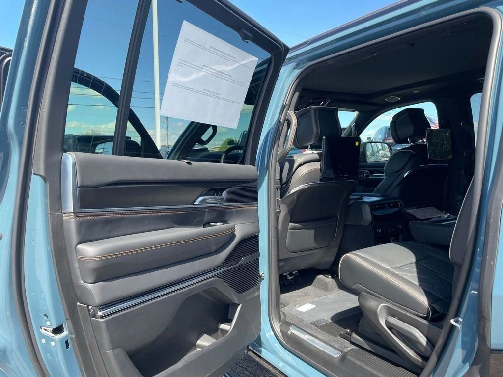 New 2026 Steel Blue Exterior Paint Jeep Summit Reserve image 31
