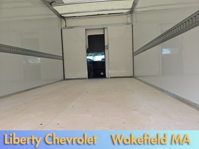 Used 2024 Summit White Chevrolet 2WT image 11