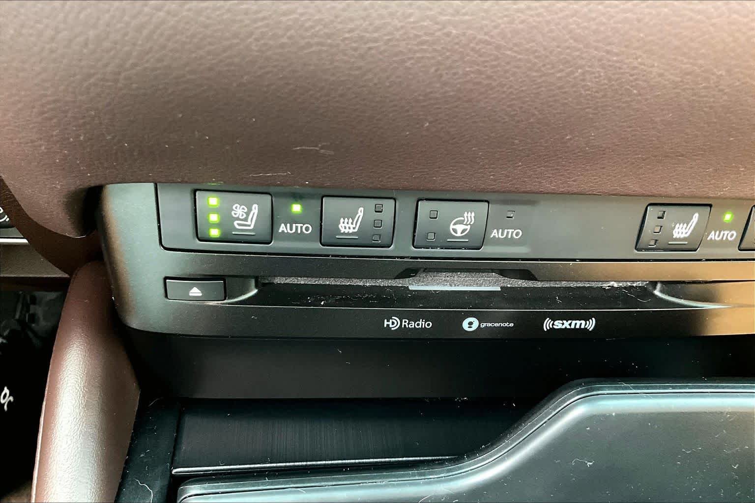 Used 2019 Eminent White Pearl Lexus  image 35
