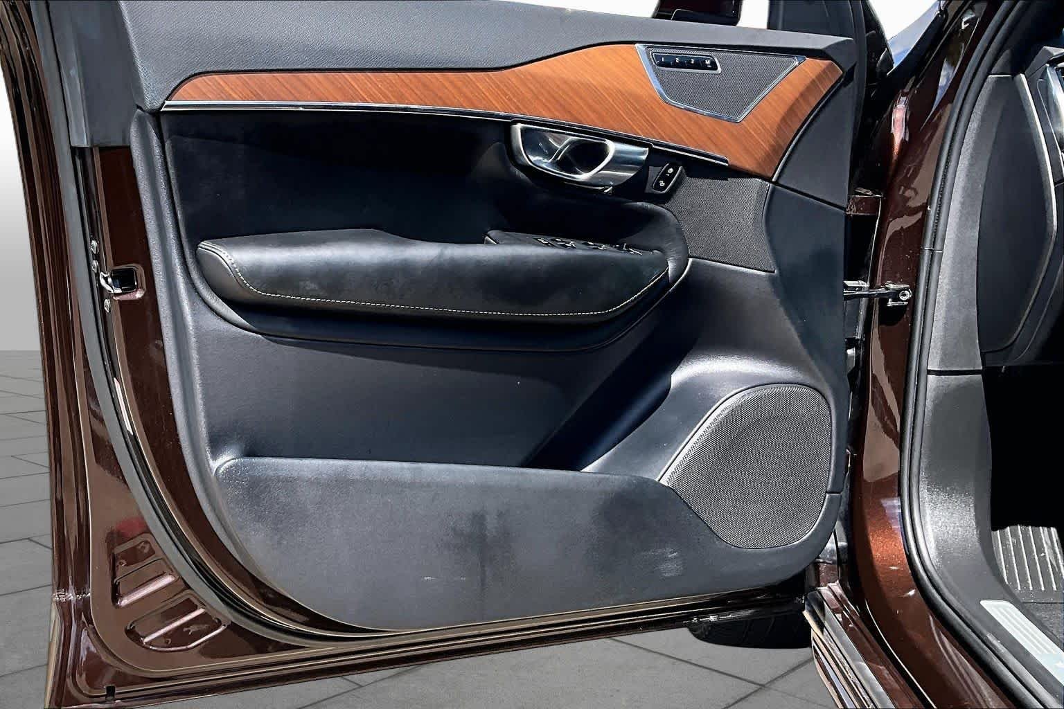 Used 2018 Maple Brown Metallic Volvo Inscription image 22