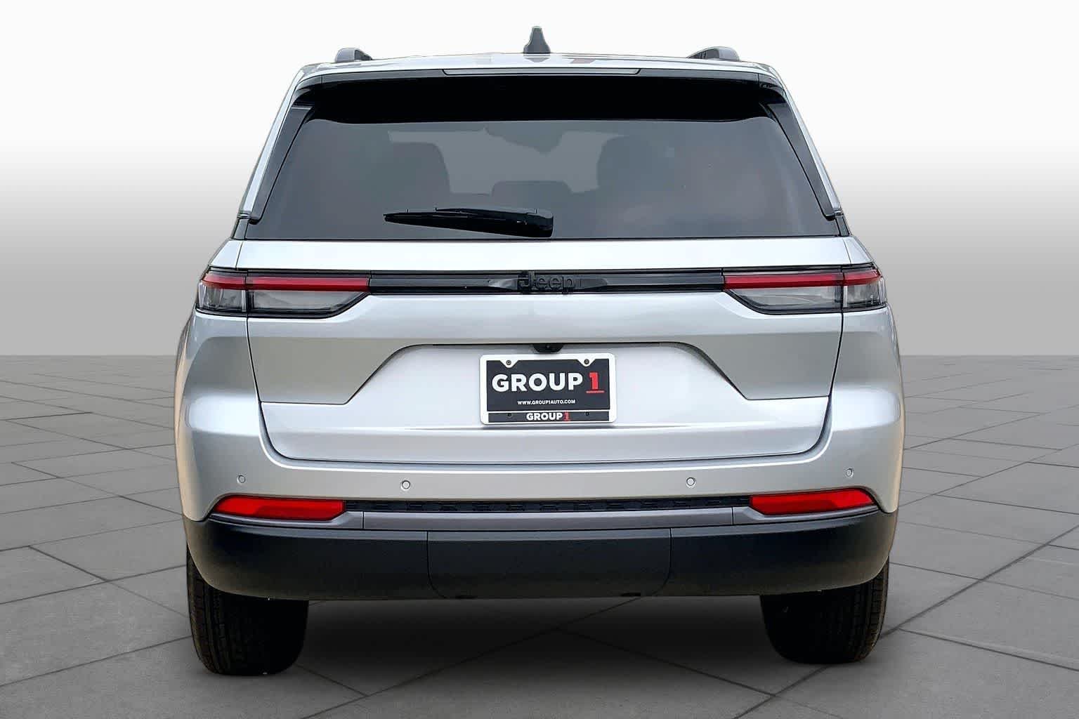 New 2026 Silver Zynith Jeep Laredo Altitude image 4