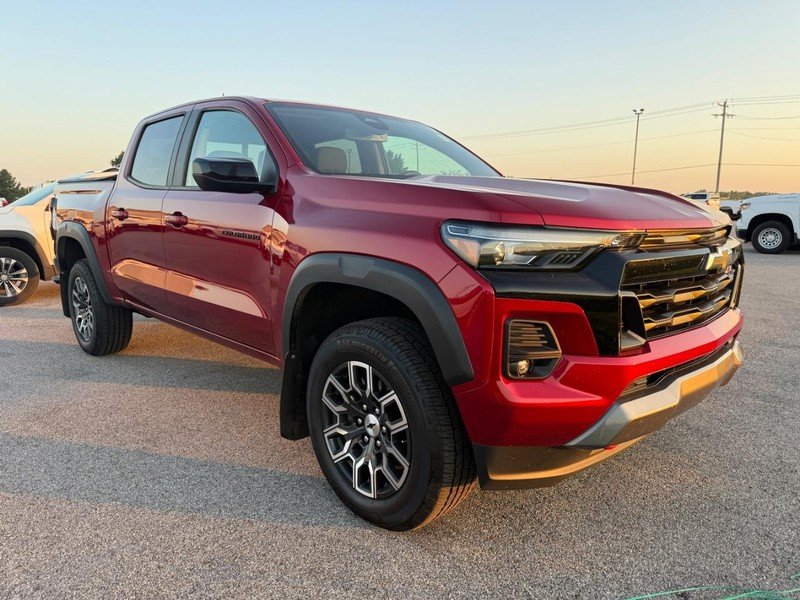 Used 2023 Radiant Red Tintcoat Chevrolet 4WD Crew Cab Z71 image 5
