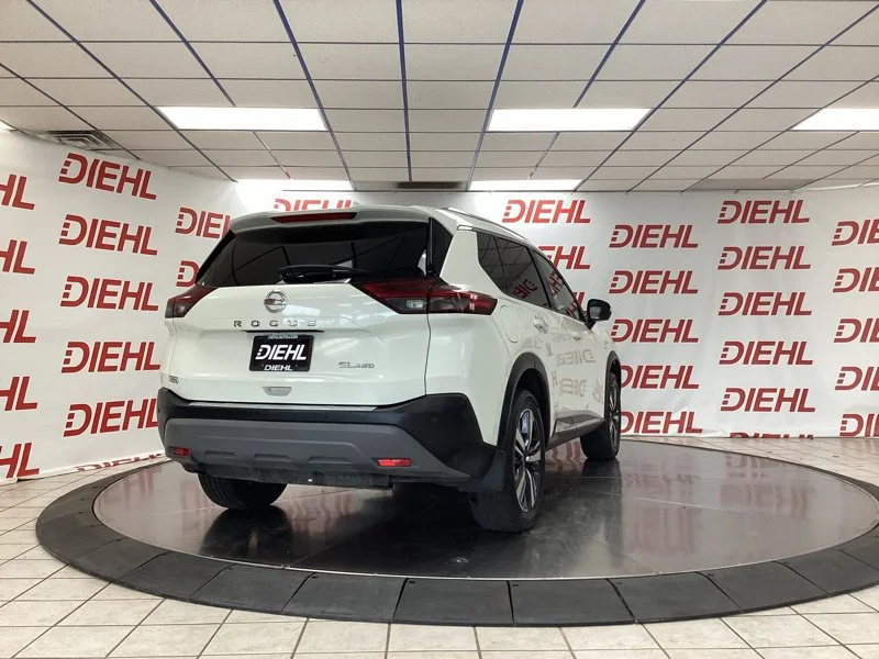 Used 2021 White Nissan SL image 7