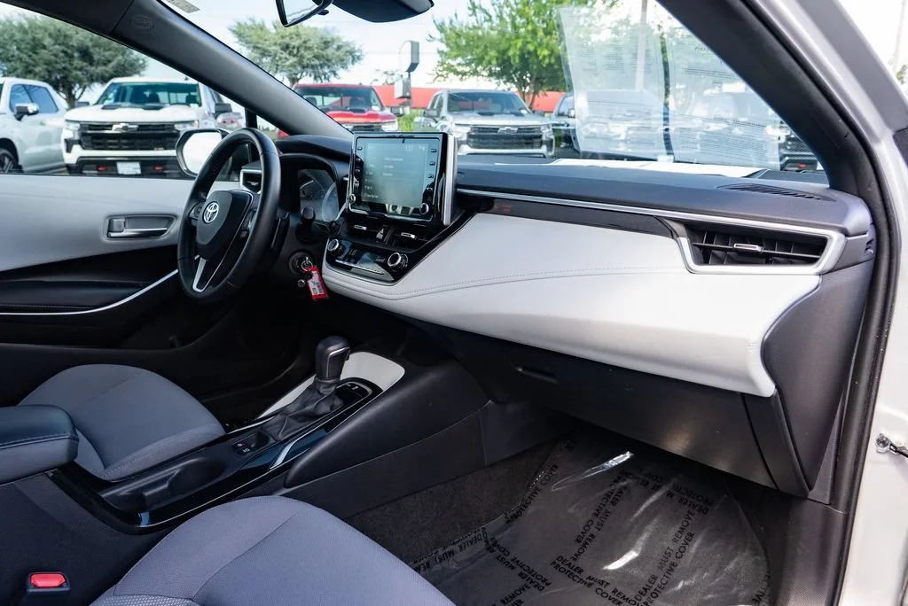 Used 2021  Toyota SE image 30