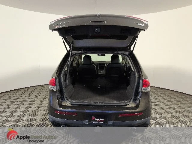 Used 2011  Lincoln Base image 12