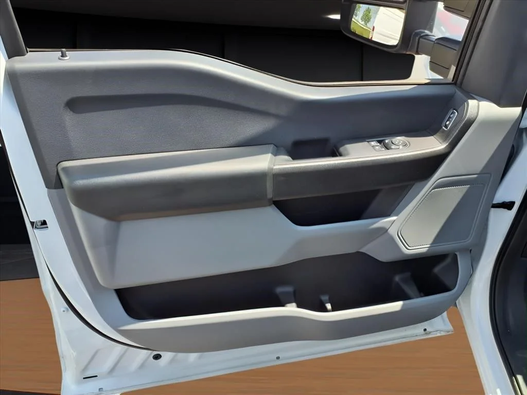 2023 Ford F-350 Super Duty Chassis Cab XL - Photo 14