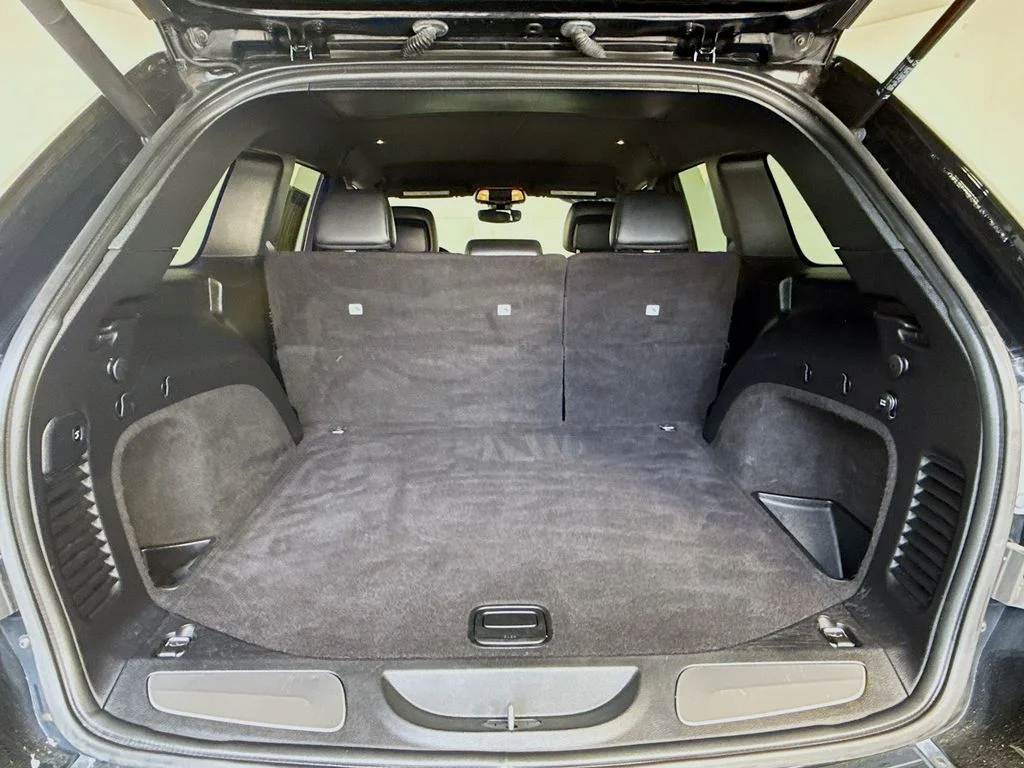 Used 2019 Diamond Black Crystal Pearlcoat Jeep Limited image 27